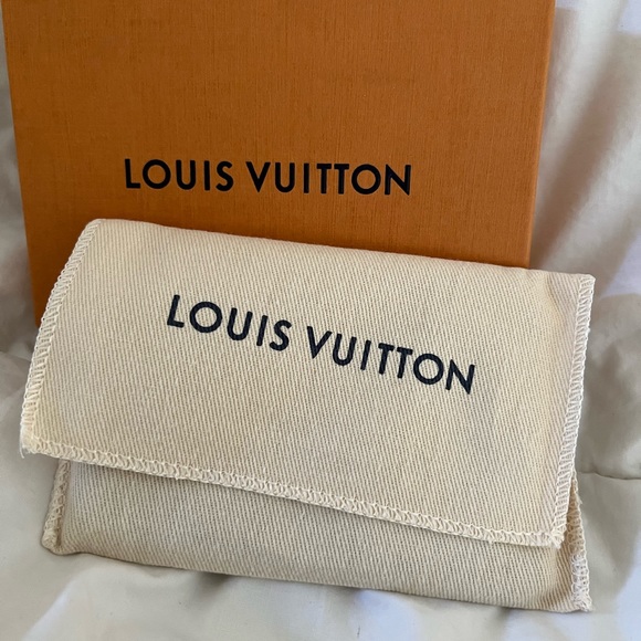 LV cardholder - Picture 3 of 3